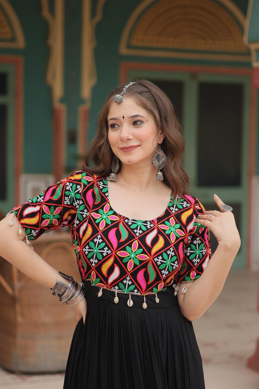 Elegant Black Rayon Gown with Kutchi Gamthi & Kodi Work – 10 Meter Flair