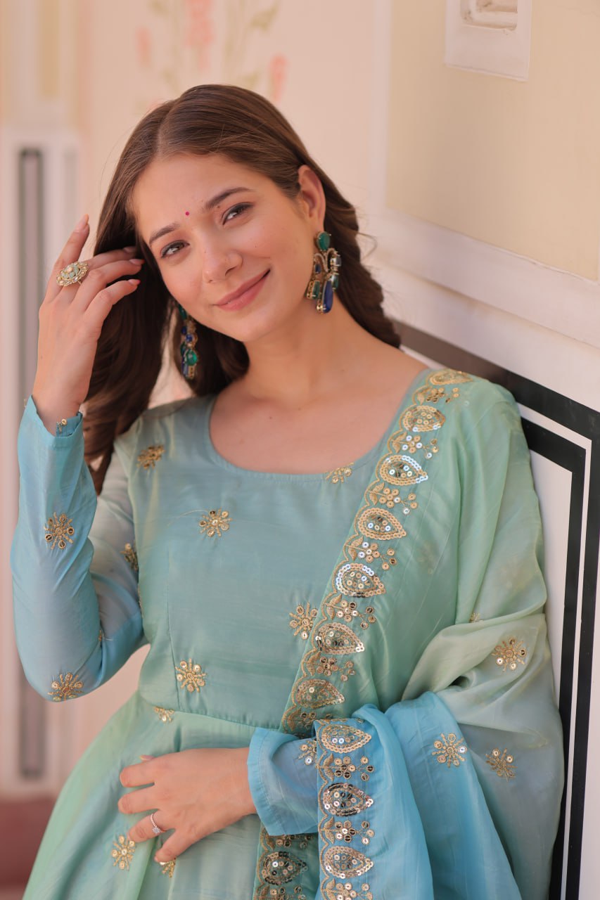 Premium Pedding Gold Organza Gown Set with Rich Sequins & Zari Work – 8 Mtr Umbrella Flair
