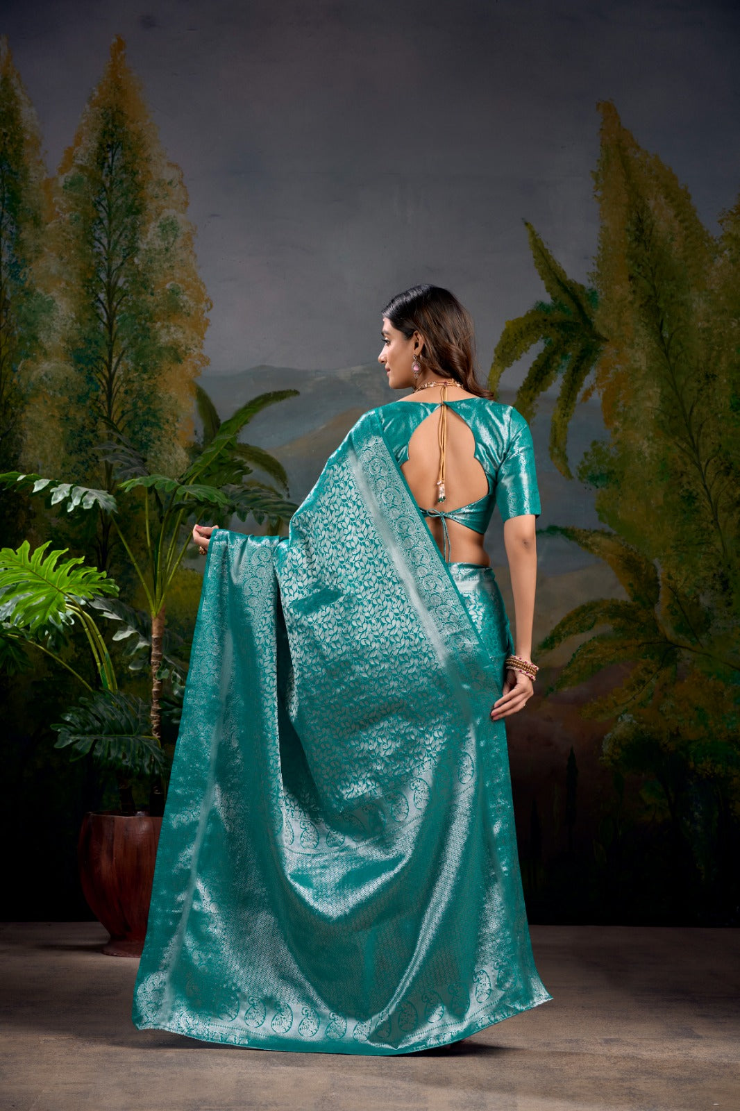 Graceful Firozi Kanjivaram Silk Zari Weaving Worked Saree - Ethnicwish
